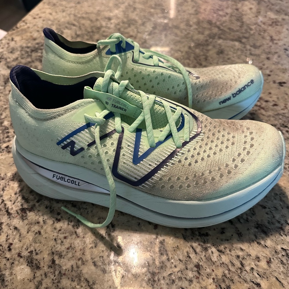 New Balance FuelCell SuperComp Trainer Vibrant Spring Glow Violet Size 9.5